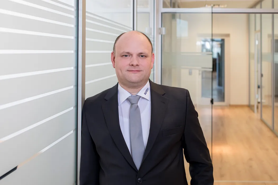 Bild 1: Dr. Tim Weckerle, CEO AUVESY: „Künftig werden wir den Schwerpunkt weg von Technik und Tools hin zu Gesamtlösungen verschieben.“ (Urheber: AUVESY)