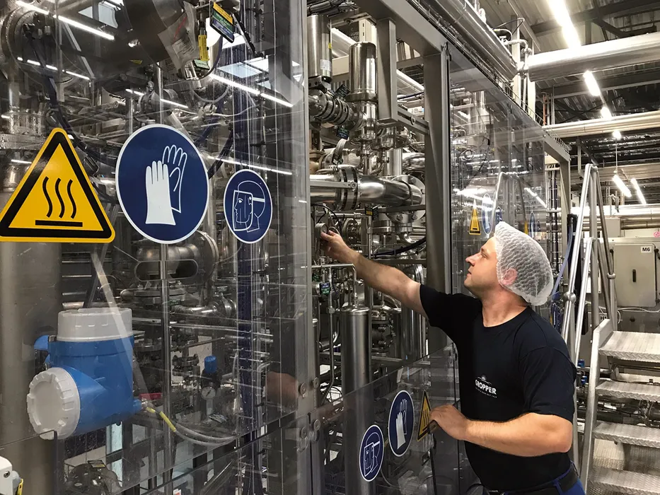 Bild 2:	Matthias Theuerkauf, Leiter Instandhaltung bei Gropper am Standort Stockach: „Die Techniker haben viel Erfahrung, das Team ist eingespielt, arbeitet eigenständig und integriert sich perfekt in unseren Betriebsablauf. (Quelle: Gropper Fruchtsaft GmbH & Co. KG)