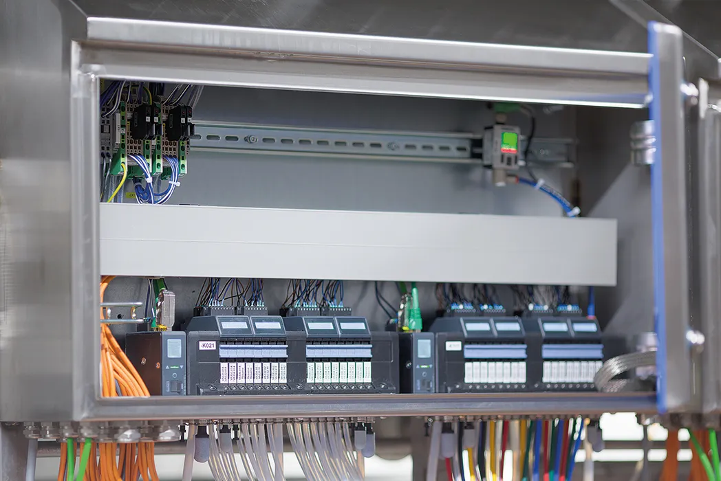 Bild 5:	Ventilinsel Typ 8652 AirLINE mit jeweils bis zu 48 Ventilfunktionen. (Quelle: Werner Bennek, Bürkert Fluid Control Systems)