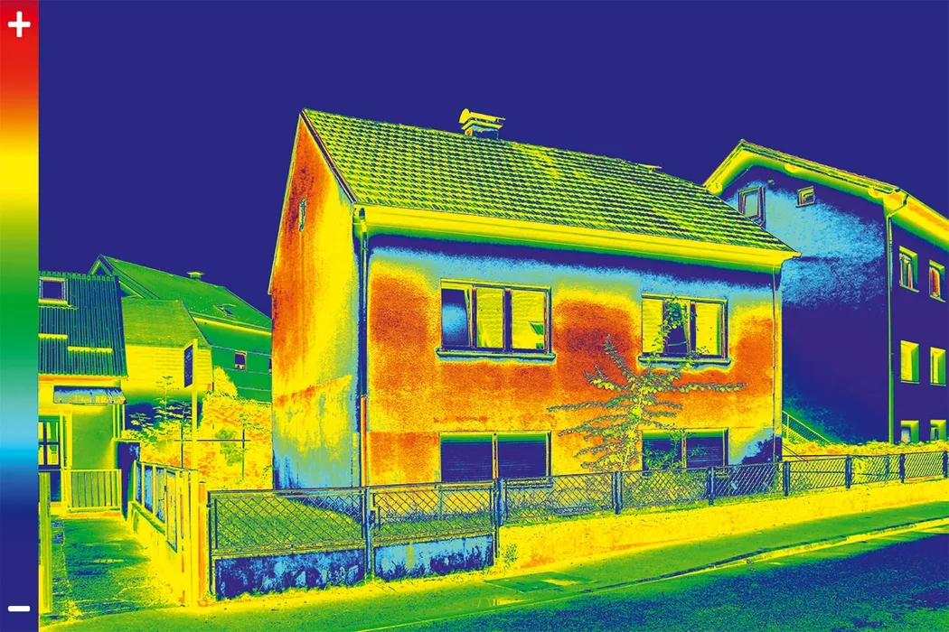 Bild 3: Wellenlängendetektion und Bolometer werden aber nicht nur für die Fiebermessung beim Menschen genutzt. Ebenfalls üblich ist die Suche nach Temperaturlecks in der Isolierung von Gebäuden. (Urheber: ivansmuk/ www.istockphoto.com)
