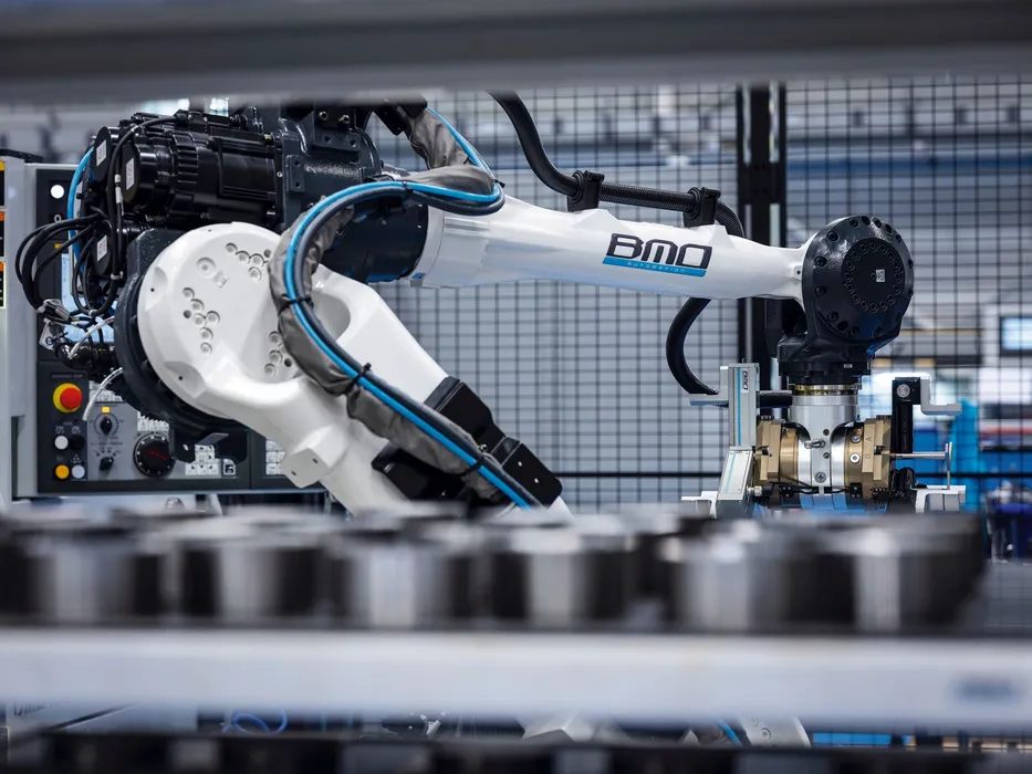 Der Servogreifer ermöglicht die Automatisierung selbst bei der Fertigung eines einzelnen Produktes.