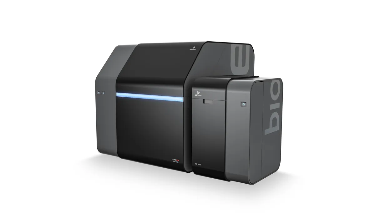 Bild 2: Die Strukturen, die der Nano-3D-Drucker von UpNano herstellen kann, sind so klein, dass sie weder mit dem bloßen Auge noch mit einem starken Lichtmikroskop erkennbar sind. (Urheber: UpNano)