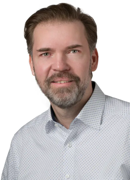 Bild 3: Christian Koch, Teamleiter Stromversorgungen bei der Gebrüder Frei GmbH: „Als Komplettanbieter für Stromversorgungen produzieren und liefern wir kostengünstig das volle Programm: die flexibel einsetzbare Standardkomponente ebenso wie die detailliert individuelle Lösung, die in enger Zusammenarbeit mit dem Kunden entwickelt werden.“ (Urheber: Frei)