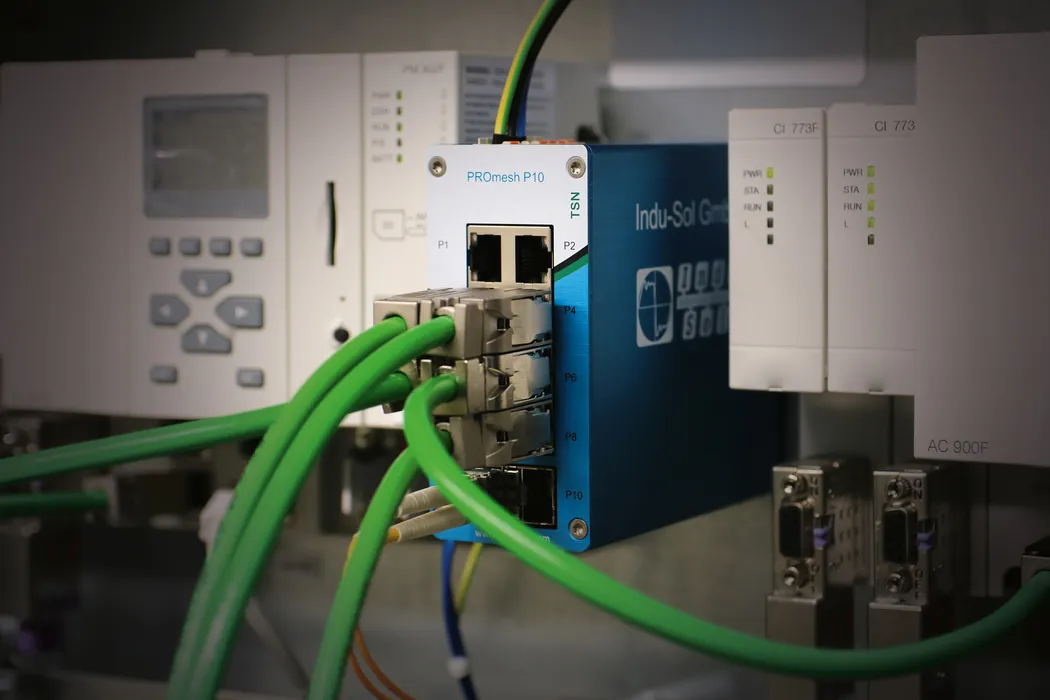 Bild 3: Managed Industrial Ethernet Switch PROmesh P10. Backplane Kapazität: 51,2 Gbit/s, Throughput:19,3 Mpps., Buffer Size: 2 MBit und Buffer Pagesize: 256Byte. (Urheber: Indu-Sol)