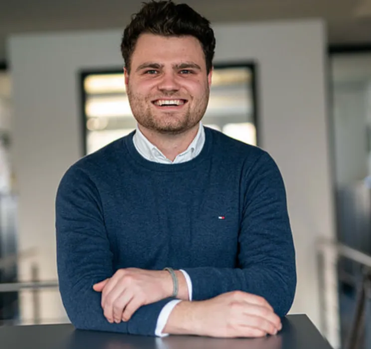 Bild 1: „Wir wollen zeigen, dass es funktioniert. Gerade Unternehmen in unserer Größe tun sich vielerorts immer noch schwer mit der Umstellung auf Elektromobilität.” Niklas Jansen, Projektleiter (Urheber: Planungsbüro Jansen GmbH)