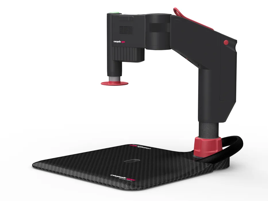 Bild 1:	Der corpuls cpr ist ein mobiles, nur knapp 10 kg schweres Gerät für die automatisierte Herzdruckmassage, das die Überlebenschancen von Patienten mit Herzstillstand deutlich erhöht. (Urheber: GS Elektromedizinische Geräte) 