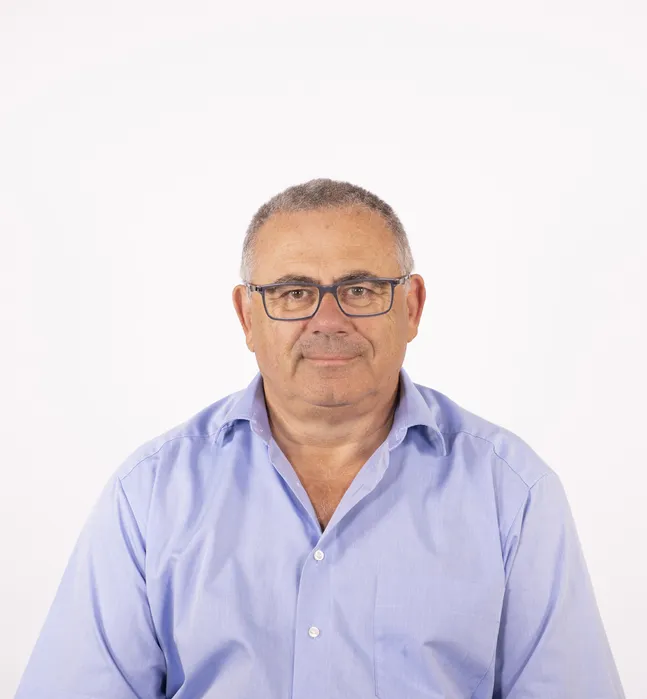 Bild 2:	Dieter Gellert, Bereichsleiter Produktmanagement und Technische Redaktion bei der GS Elektromedizinische Geräte GmbH: „Eine wichtige Rolle bei der automatisierten Herzdruckmassage spielt die Positionserfassung des Druckstempels, damit die Eindrücktiefe stimmt und individuell an den Körperbau des Patienten und den Behandlungsverlauf angepasst werden kann.“(Urheber: GS Elektromedizinische Geräte) 