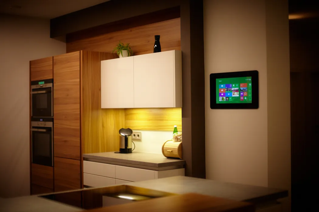 Bild 3: Das Frontend Panel wird platzsparend in die Wand eingelassen