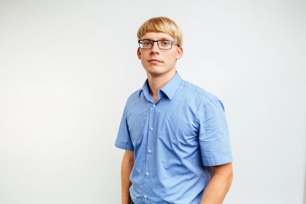 David Kopf (Bild 3) E&I Specialist bei Rösberg: „Wir beraten bei der Anschaffung neuer Maschinen, unterstützen aber auch bei Retrofits. Unsere Kernkompetenz sind Planung und Umsetzung elektrotechnischer und automatisierungstechnischer Aufgaben.“ 
