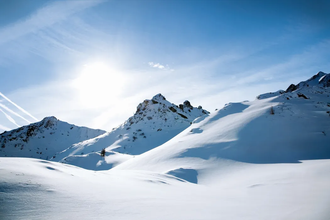 Intro: Nur dank Schattierung ist die Struktur der Berge zu erkennen (Bild: Kati Molin)