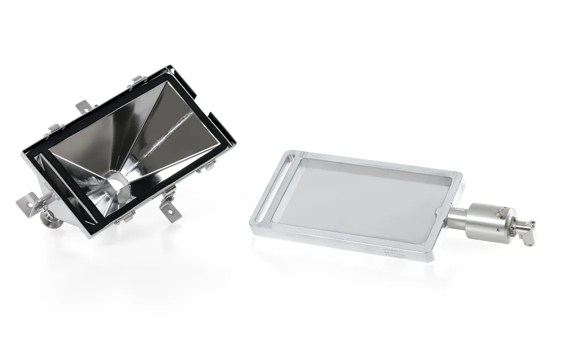 Bild 2:	Pulverwiederaufbereitung im 3D-Druck: Ultraschall-Systeme regen feinste Siebgewebe an, erhöhen Durchsatzmengen oder verbessern dank der permanenten Abreinigung des Siebes die Trennschärfe des Siebgutes. (Urheber: Telsonic)