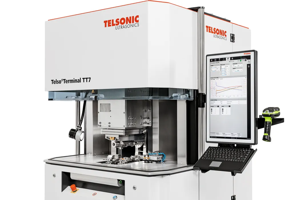 Bild 1: Das Telsonic-System zum Verschweißen dicker Leitungsquerschnitte per Ultraschall nutzt eine Kombination verschiedener technischer Ansätze: die PowerWheel Technologie, Messung der tatsächlich eingebrachten Schweißkraft, eine Generatorleistung von 14,4 kW für kurze Zykluszeiten, spezielle Masken und Werkzeuge, die das Verrutschen von Kabeln vermeiden u.v.m. (Urheber: Telsonic)