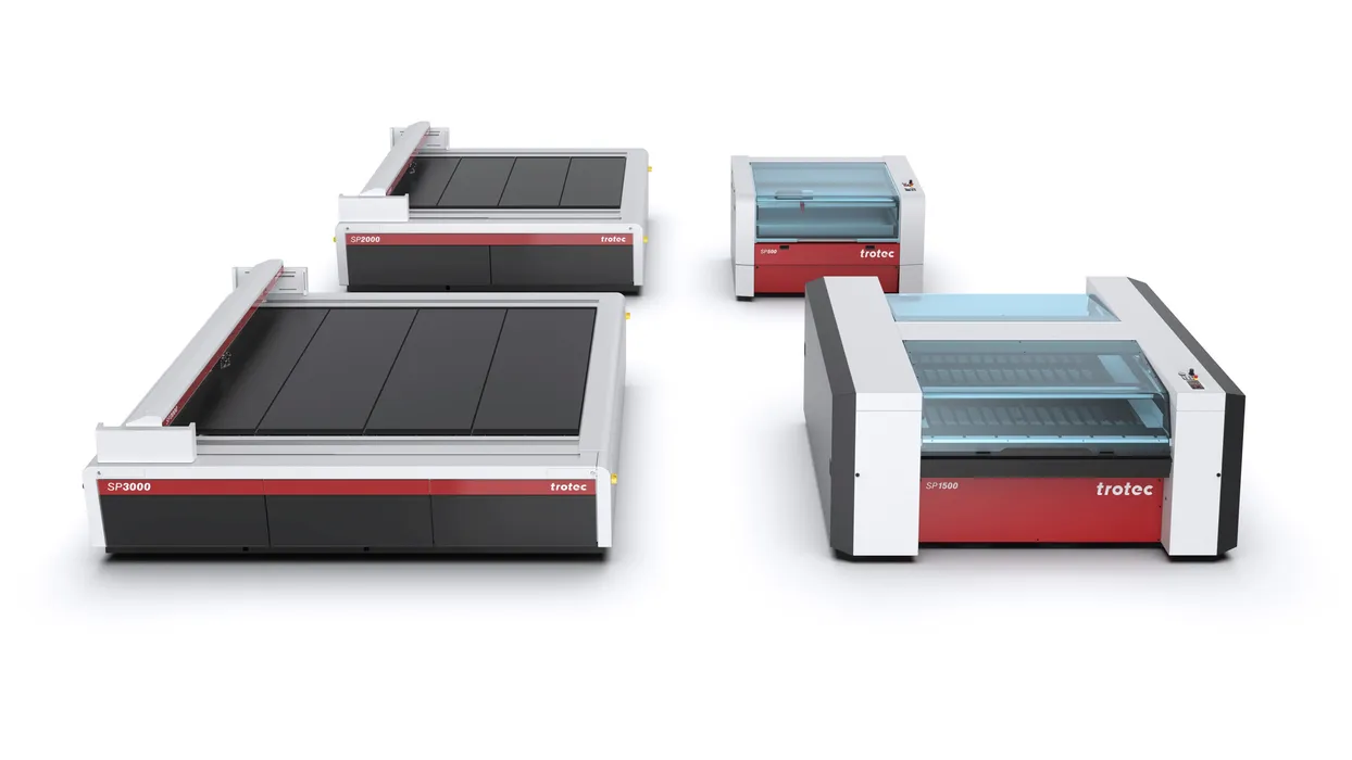 Bild 1:	Flachbett-Laser in fünf Varianten für Flächen von 1250 x 710 bis zu 3250 x3210 mm. (Urheber: Trotec)